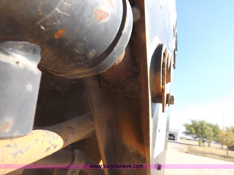 image for item H9012 1999 New Holland LX985 skid steer