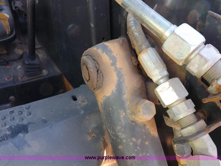 image for item H9012 1999 New Holland LX985 skid steer
