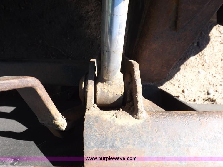 image for item H9012 1999 New Holland LX985 skid steer