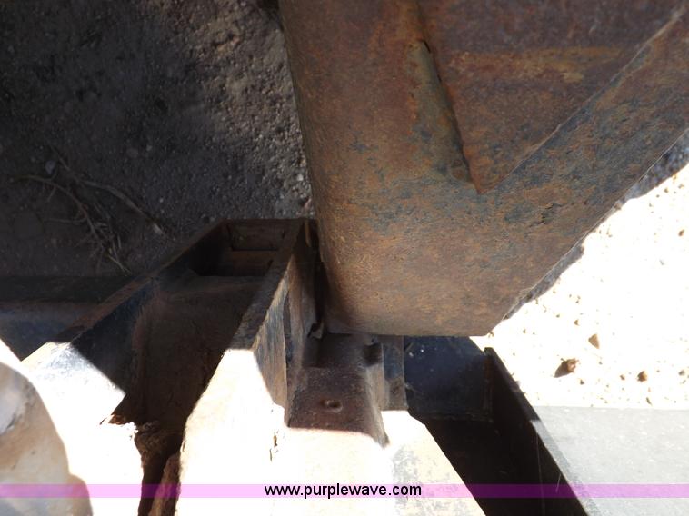 image for item H9012 1999 New Holland LX985 skid steer