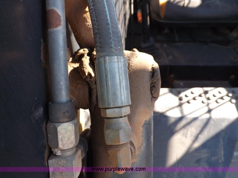 image for item H9012 1999 New Holland LX985 skid steer