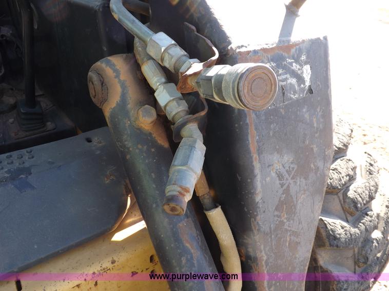 image for item H9012 1999 New Holland LX985 skid steer
