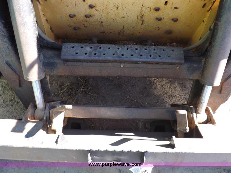 image for item H9012 1999 New Holland LX985 skid steer