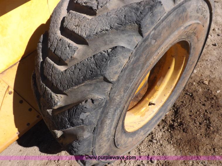 image for item H9012 1999 New Holland LX985 skid steer