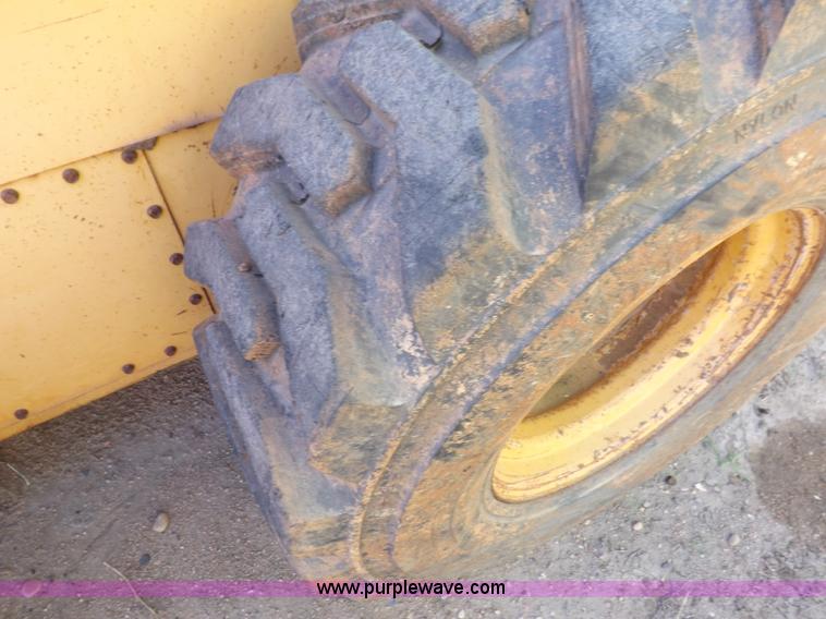 image for item H9012 1999 New Holland LX985 skid steer