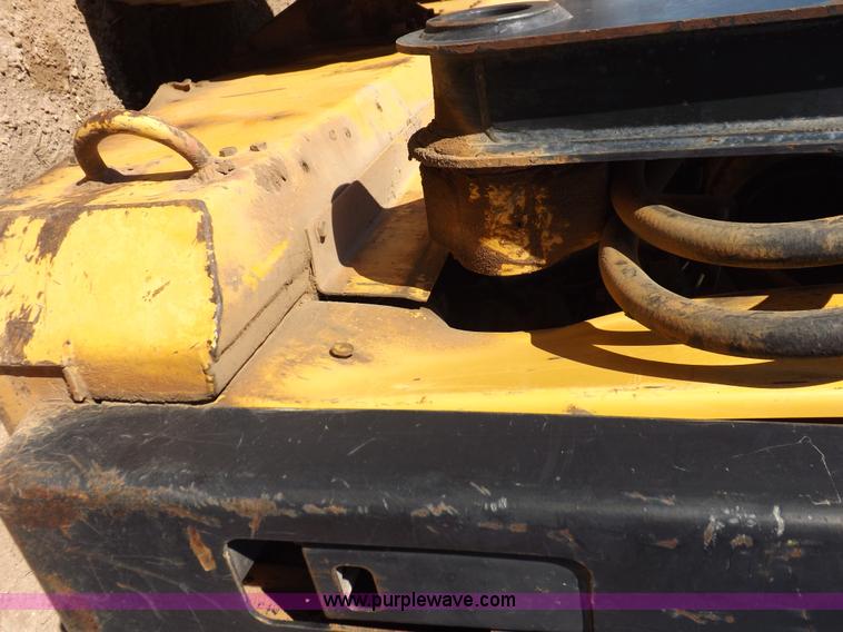 image for item H9012 1999 New Holland LX985 skid steer