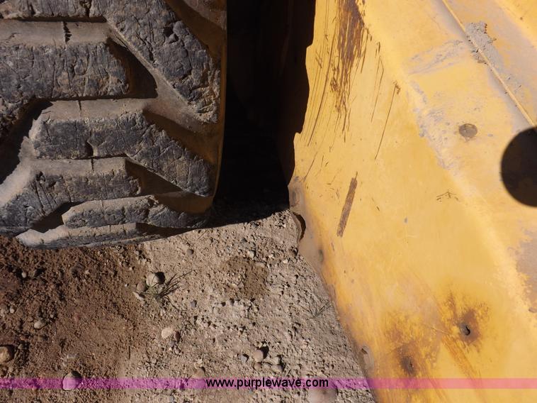 image for item H9012 1999 New Holland LX985 skid steer