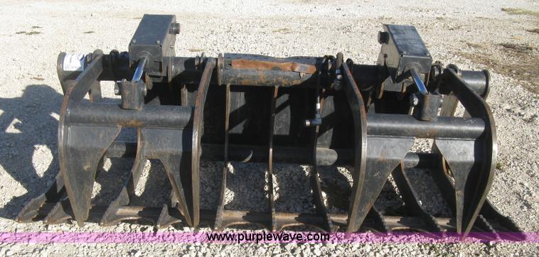 image for item H9377 2009 Bobcat root grapple bucket