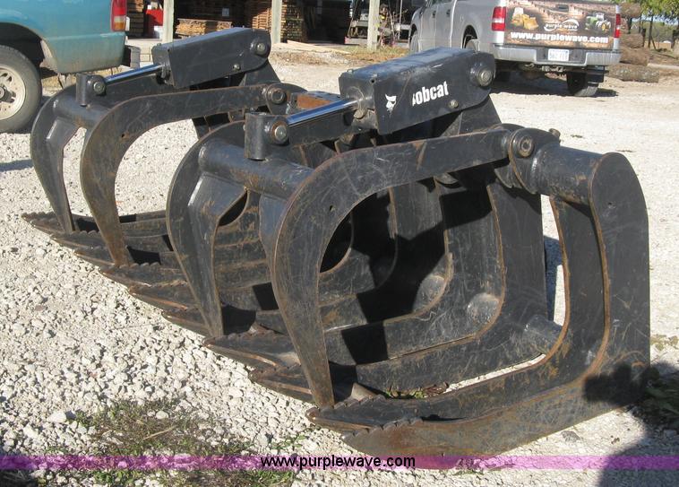 image for item H9377 2009 Bobcat root grapple bucket