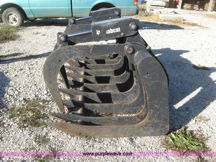 image for item H9377 2009 Bobcat root grapple bucket