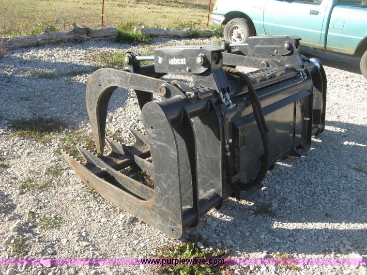 image for item H9377 2009 Bobcat root grapple bucket