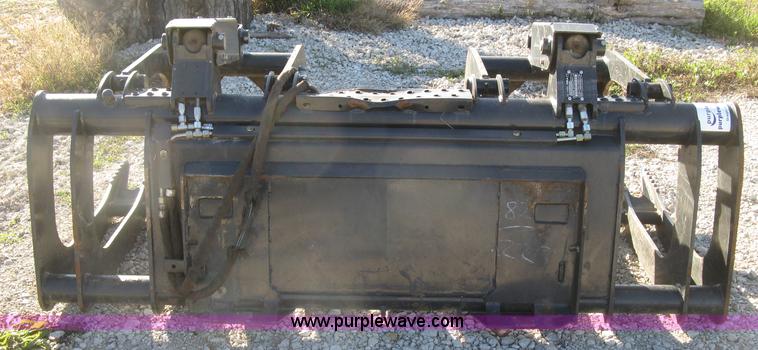 image for item H9377 2009 Bobcat root grapple bucket