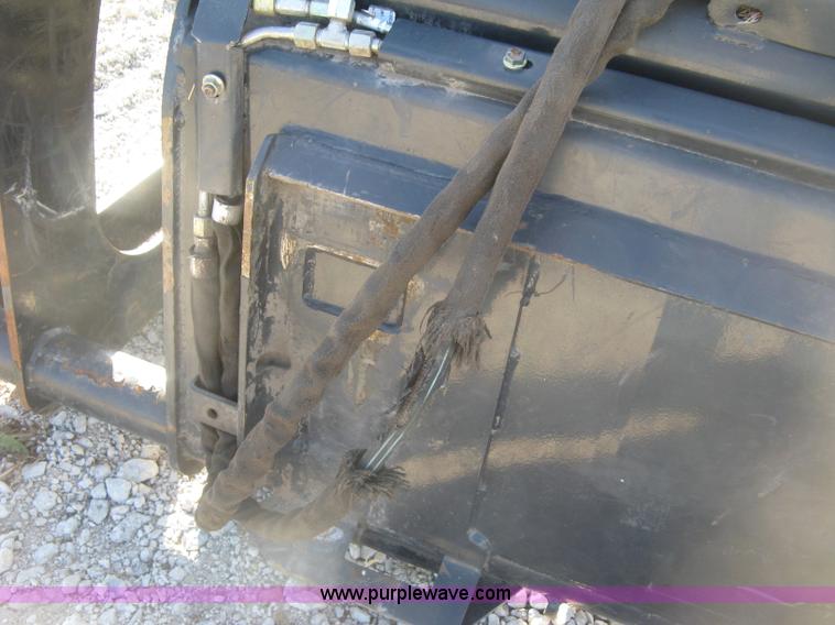 image for item H9377 2009 Bobcat root grapple bucket