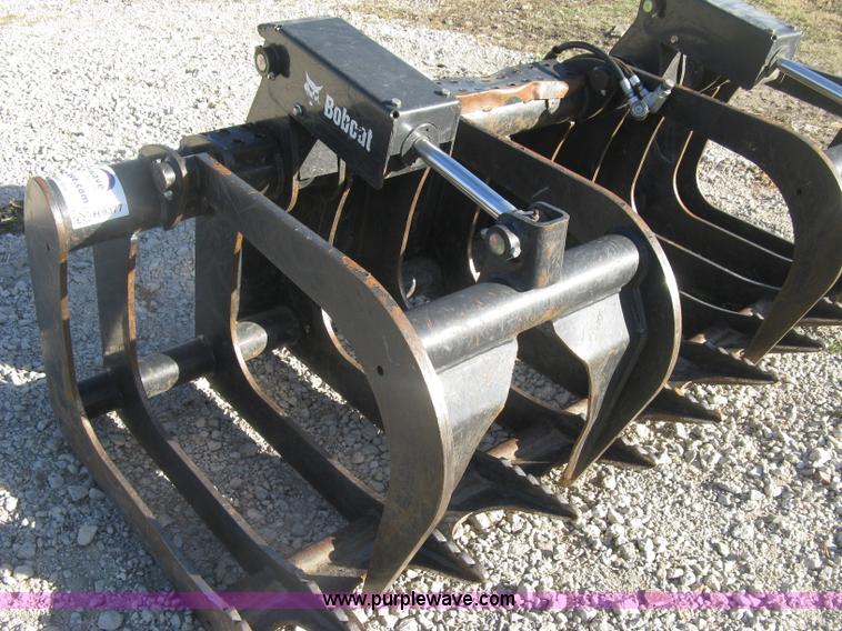 image for item H9377 2009 Bobcat root grapple bucket