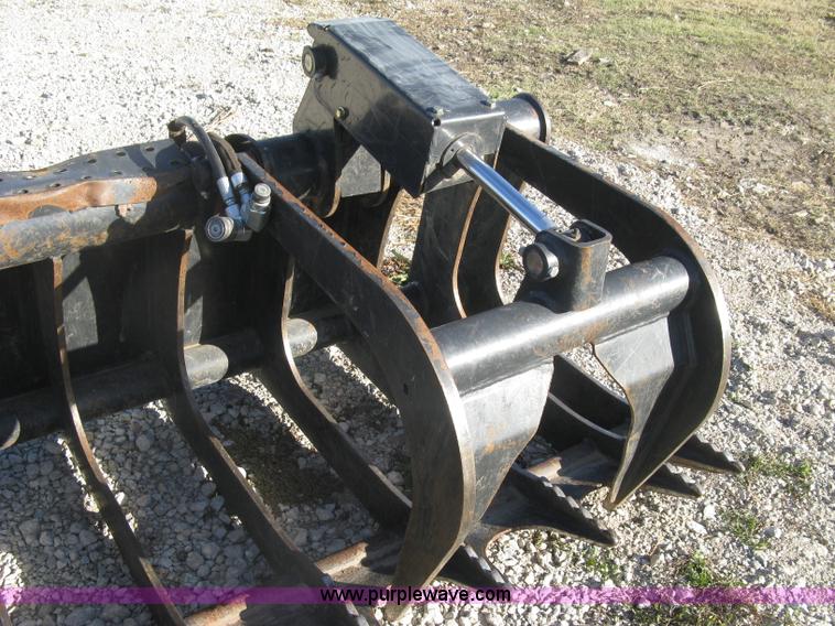 image for item H9377 2009 Bobcat root grapple bucket