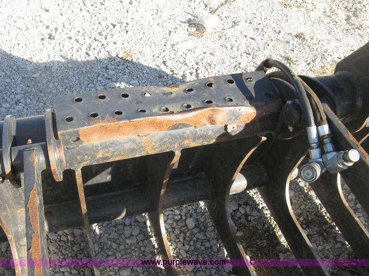 image for item H9377 2009 Bobcat root grapple bucket