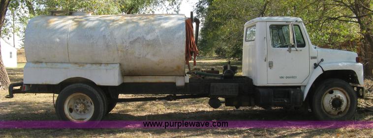 image for item H9470 1986 International S1900 water truck