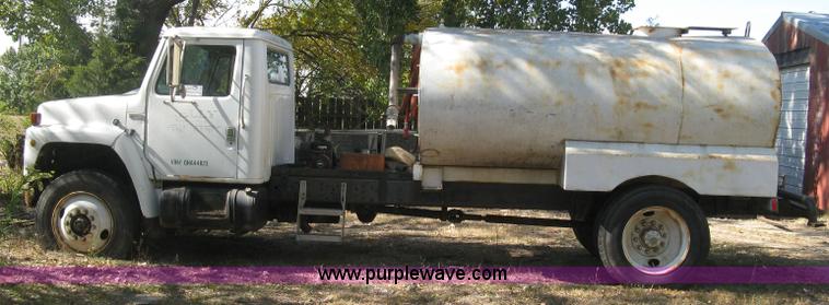 image for item H9470 1986 International S1900 water truck