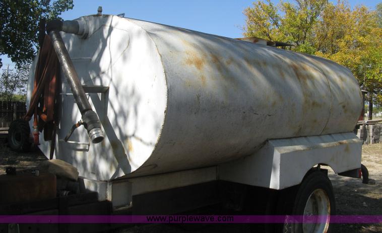 image for item H9470 1986 International S1900 water truck