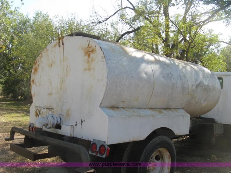 image for item H9470 1986 International S1900 water truck