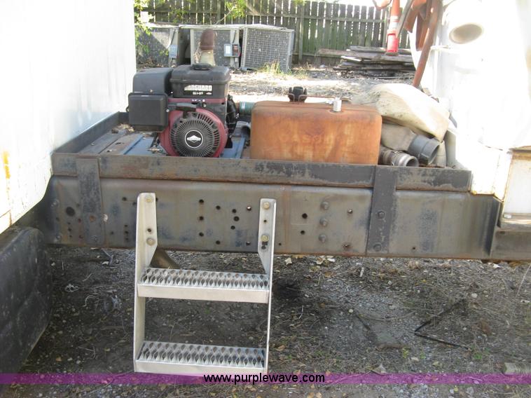 image for item H9470 1986 International S1900 water truck