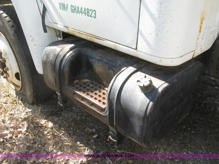 image for item H9470 1986 International S1900 water truck