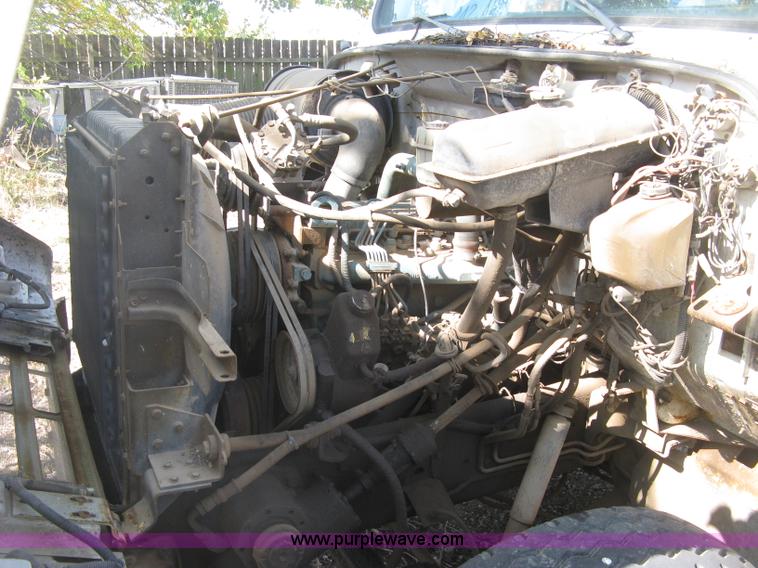 image for item H9470 1986 International S1900 water truck