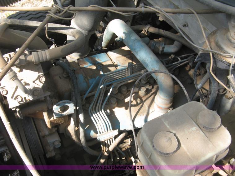 image for item H9470 1986 International S1900 water truck