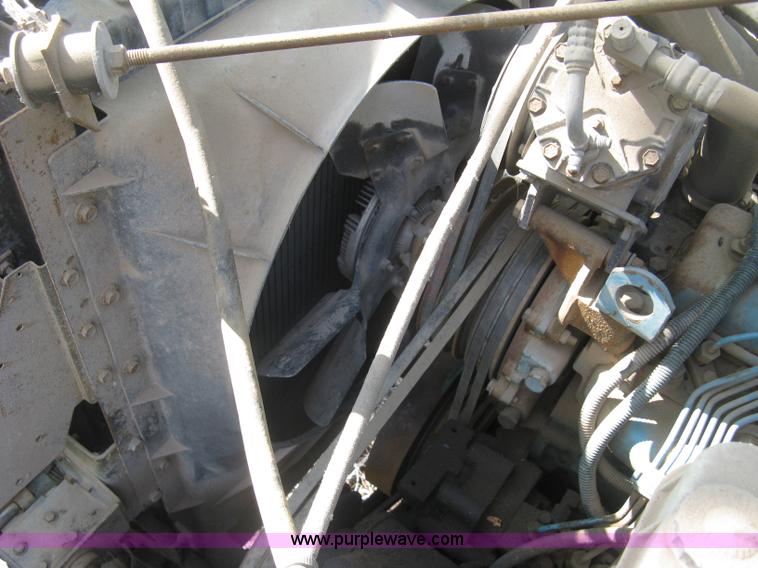 image for item H9470 1986 International S1900 water truck