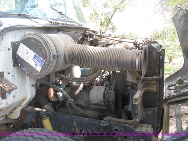 image for item H9470 1986 International S1900 water truck