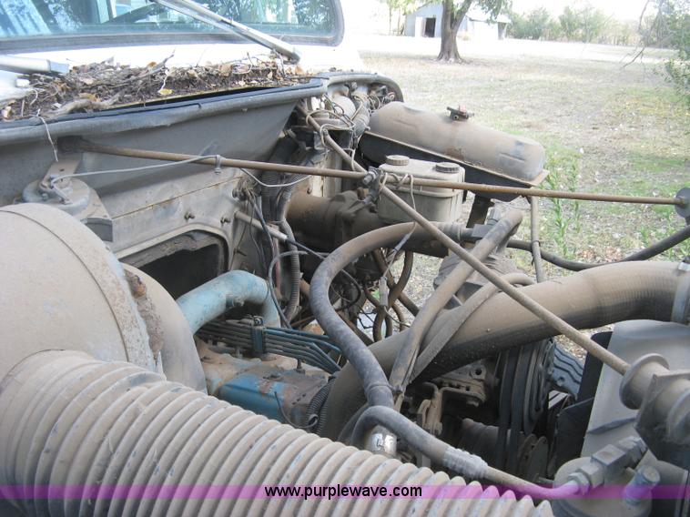 image for item H9470 1986 International S1900 water truck