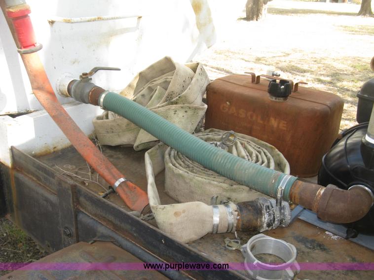 image for item H9470 1986 International S1900 water truck