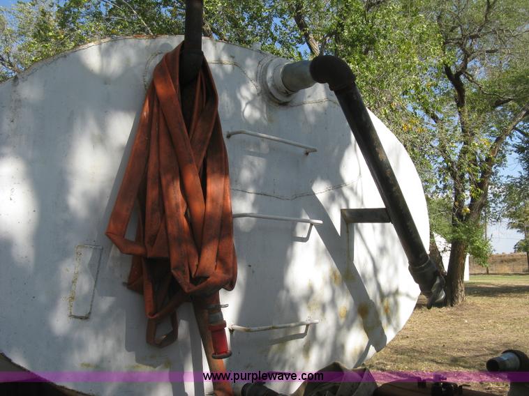 image for item H9470 1986 International S1900 water truck