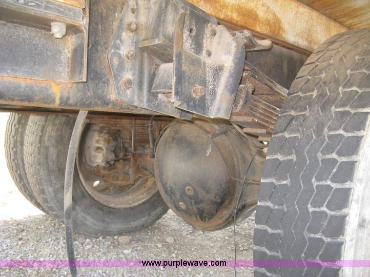 image for item H9470 1986 International S1900 water truck