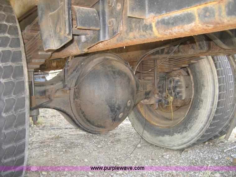 image for item H9470 1986 International S1900 water truck