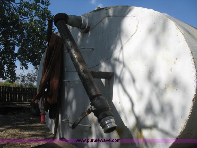 image for item H9470 1986 International S1900 water truck