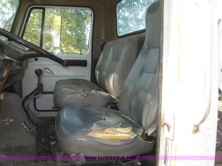 image for item H9470 1986 International S1900 water truck