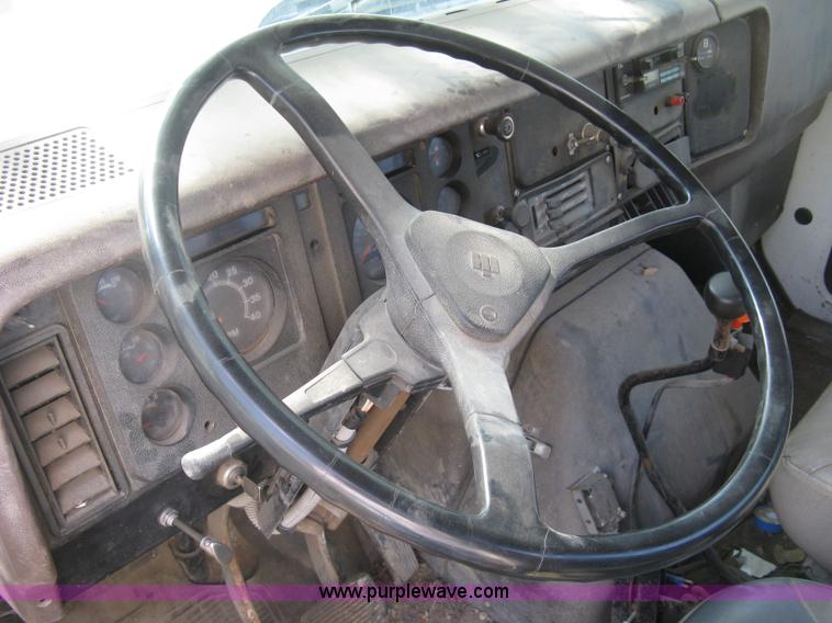 image for item H9470 1986 International S1900 water truck