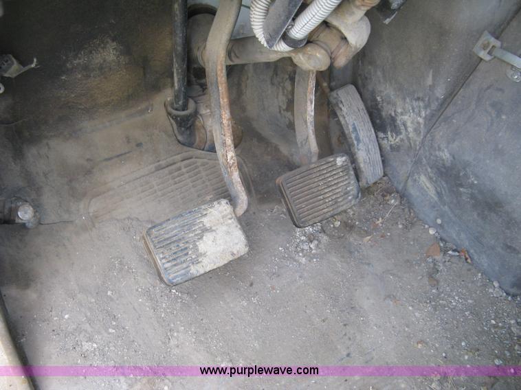 image for item H9470 1986 International S1900 water truck