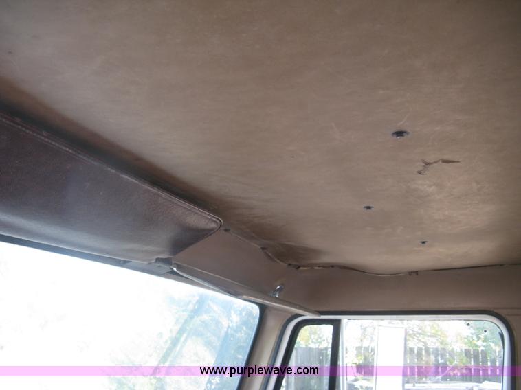 image for item H9470 1986 International S1900 water truck