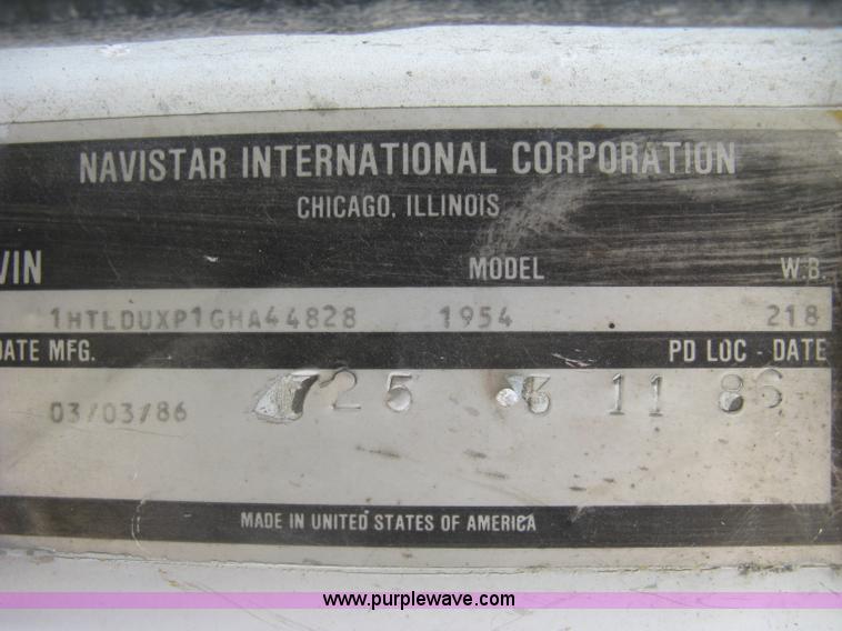 image for item H9470 1986 International S1900 water truck