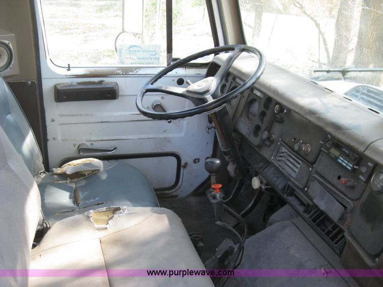 image for item H9470 1986 International S1900 water truck