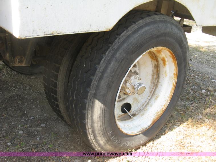 image for item H9470 1986 International S1900 water truck