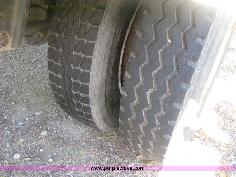 image for item H9470 1986 International S1900 water truck