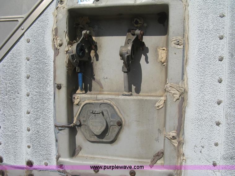 image for item H9472 1980 Budd dry van trailer