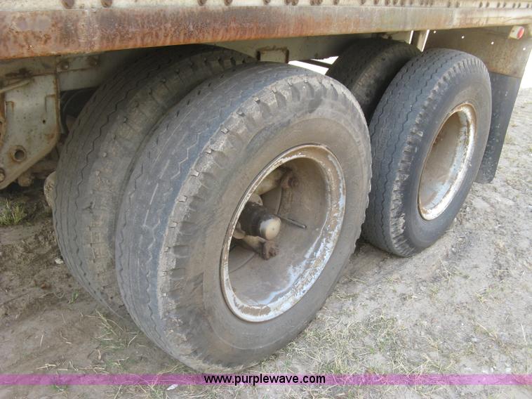 image for item H9472 1980 Budd dry van trailer