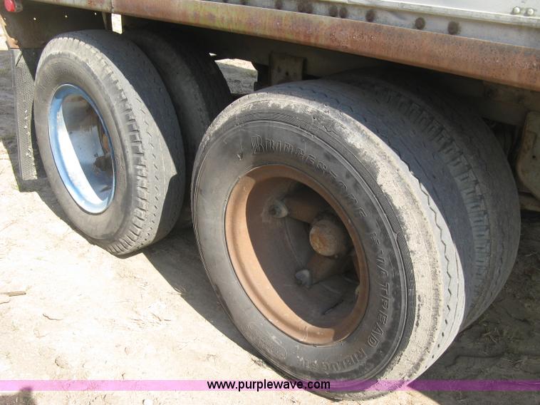 image for item H9472 1980 Budd dry van trailer