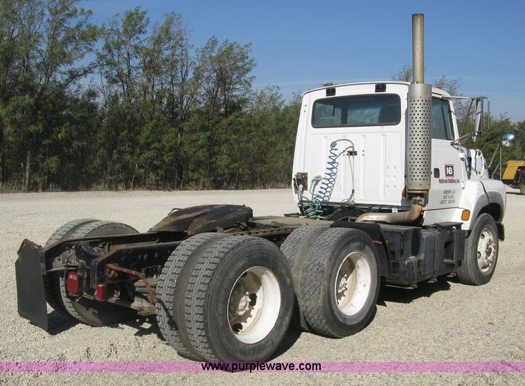 image for item H9474 1995 Ford Aeromax L9000 semi truck