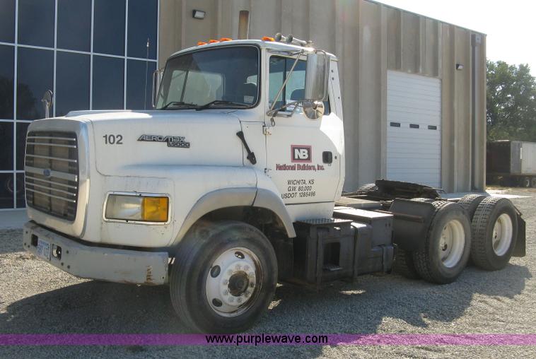 image for item H9474 1995 Ford Aeromax L9000 semi truck