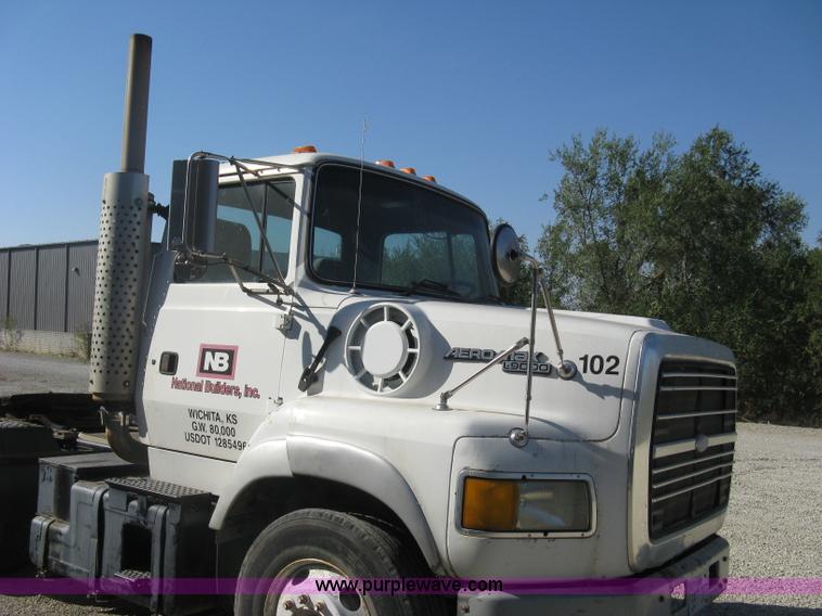 image for item H9474 1995 Ford Aeromax L9000 semi truck